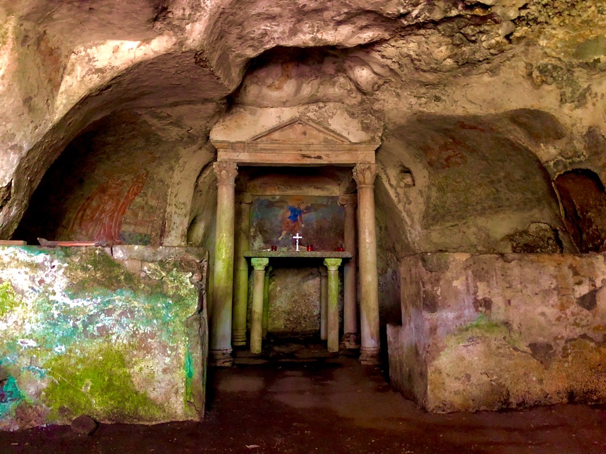 ネミ湖畔の聖なる洞窟、サン・ミケーレの聖窟