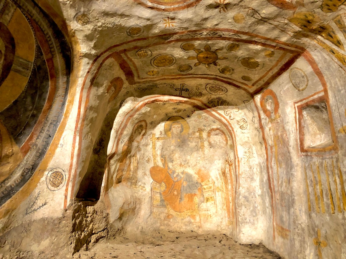 男装修道女の聖窟と地下礼拝堂